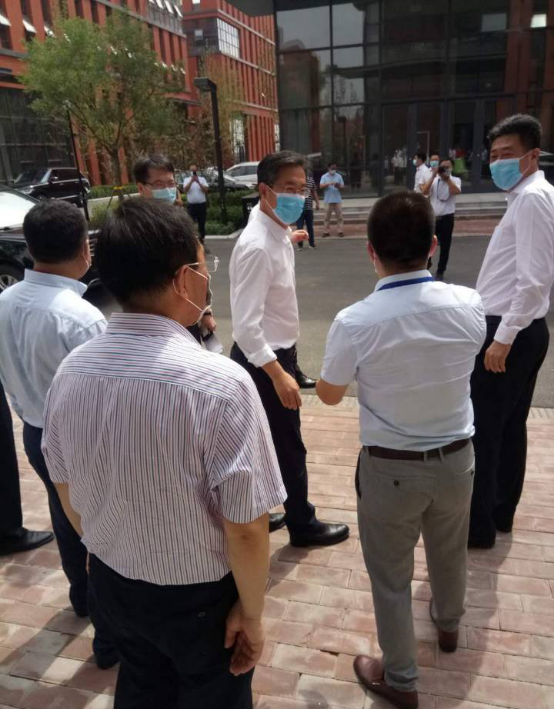 高碑店市委書記侯曉平，市長邱強一行，蒞臨光潤通科研生產基地(圖1)